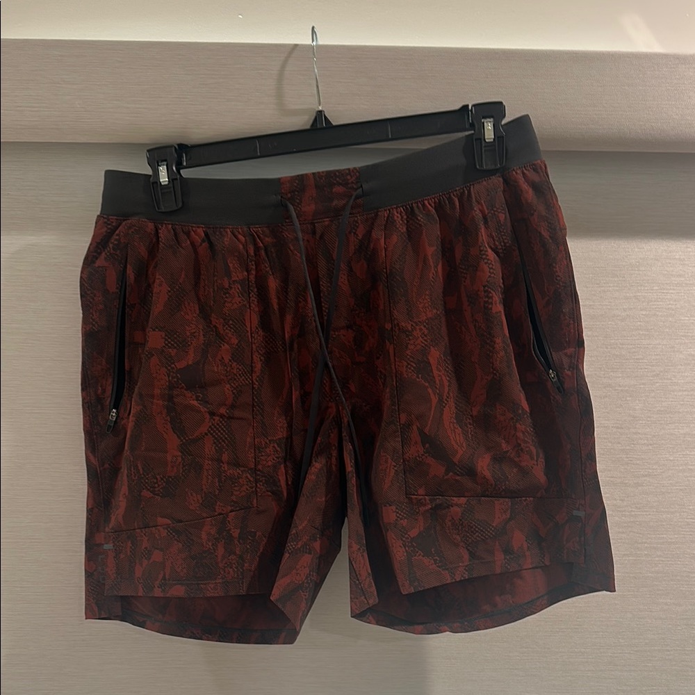 lululemon License to train Red Patterned Men Shorts XL